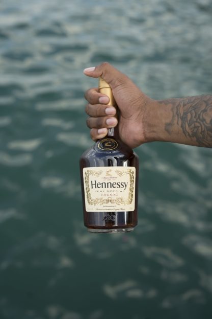 Hennessy VS Cognac, 750 ml Glass Bottle 40% ABV - Image 2
